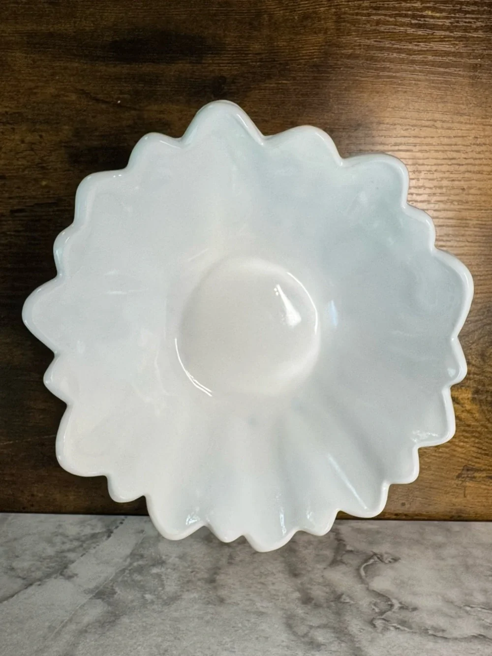 Indiana Glass Lily Pons Sunflower White Milk Glass Bowl